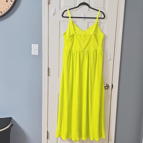Torrid Maxi Sleeveless V-Neck Adjustable Spaghetti Straps Neon Green Dress. - Picture 6 of 16